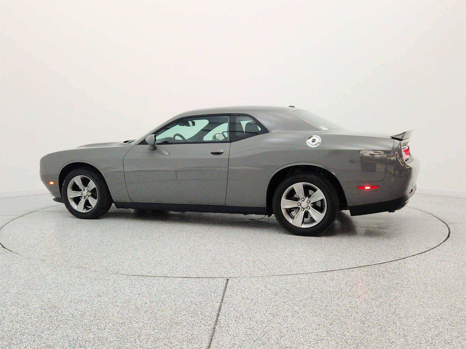 Used 2019 Dodge Challenger SXT RWD image 8