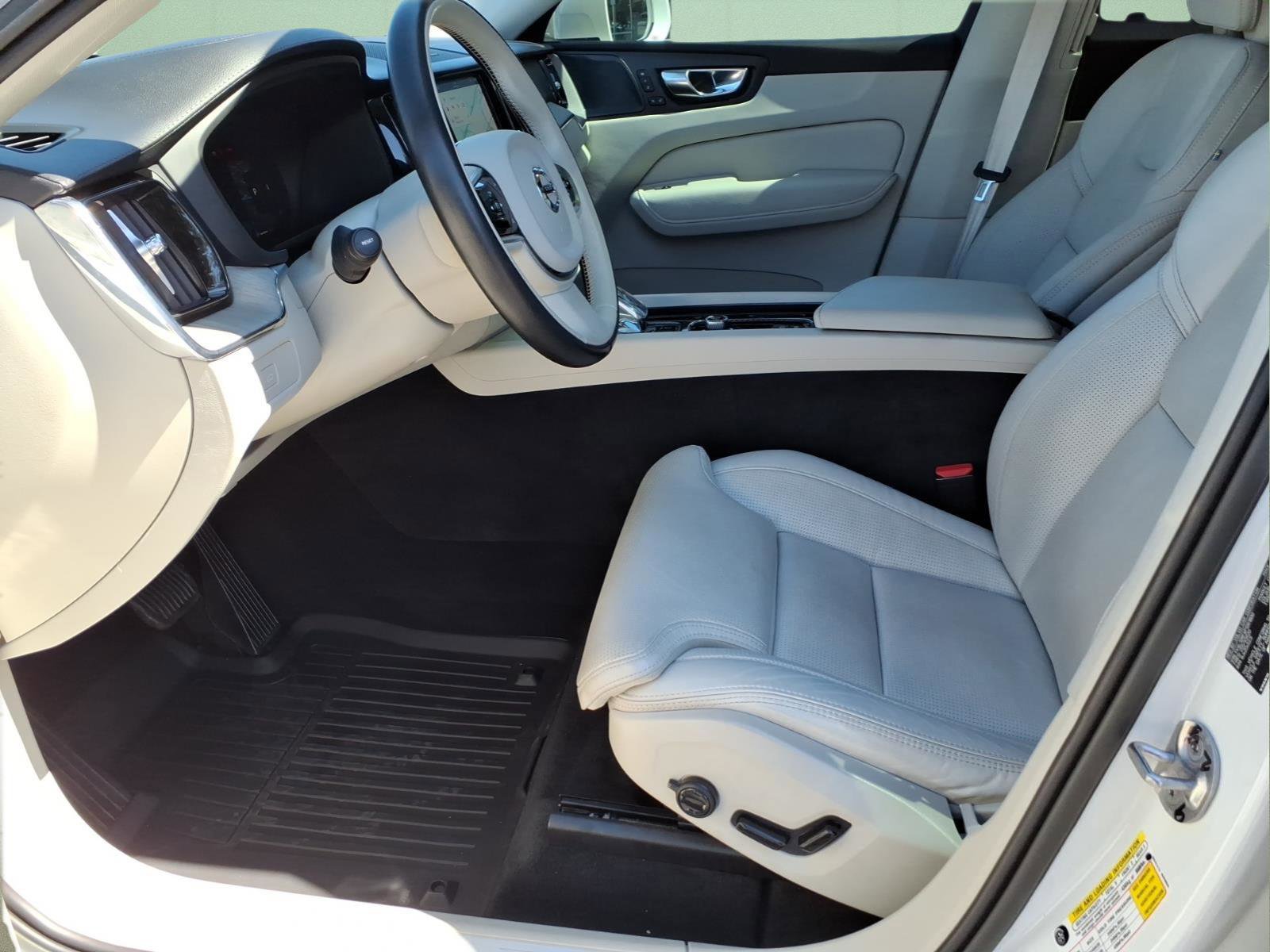 Used 2023 Volvo XC60 B5 Ultimate w/ Protection Package Premier image 17