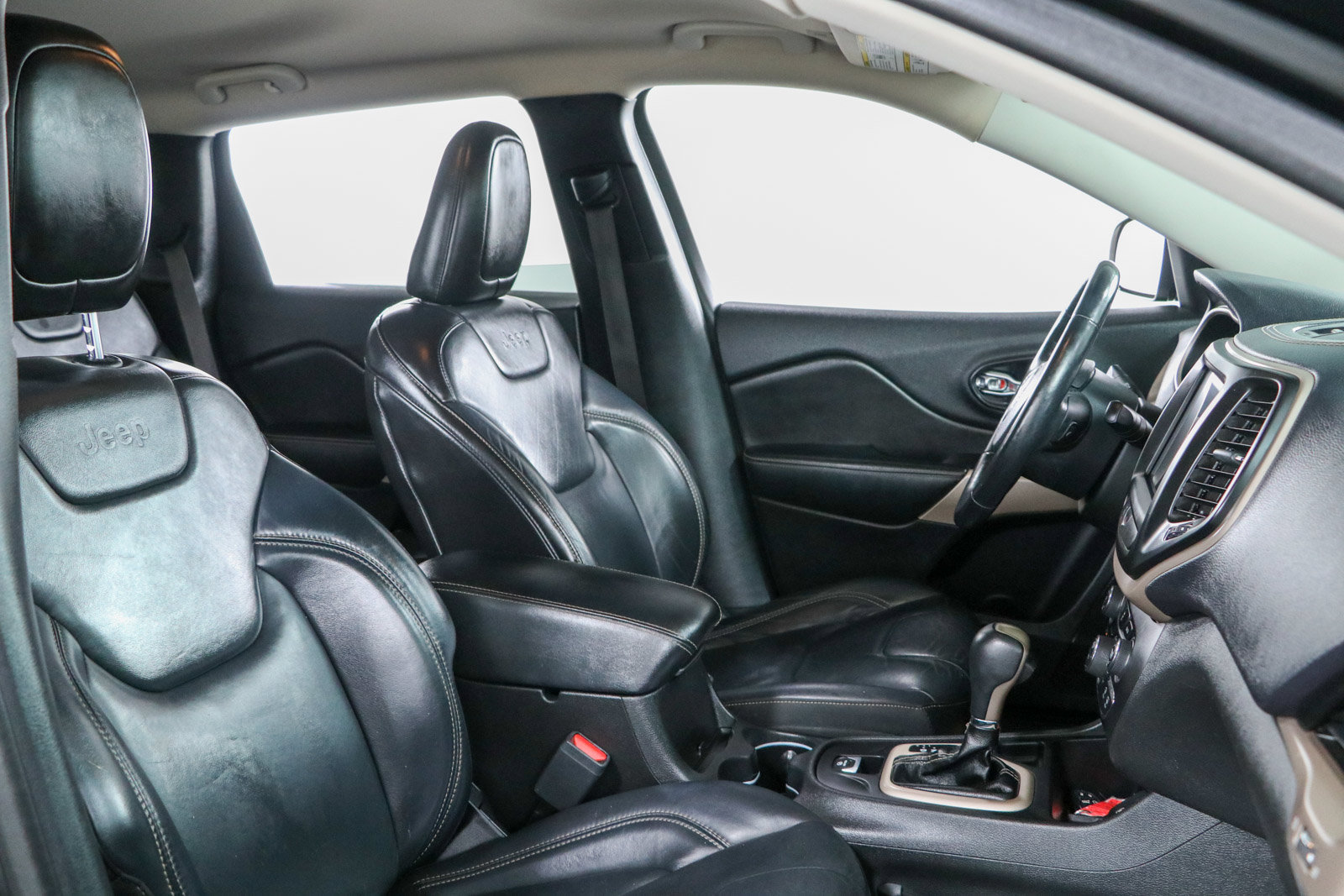Used 2018 Jeep Cherokee Limited FWD image 26