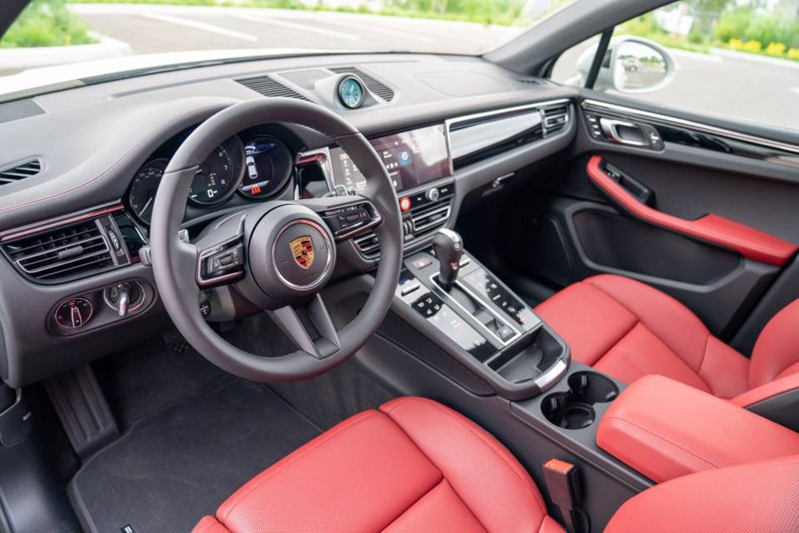 New 2026 Porsche Macan AWD/4WD image 4