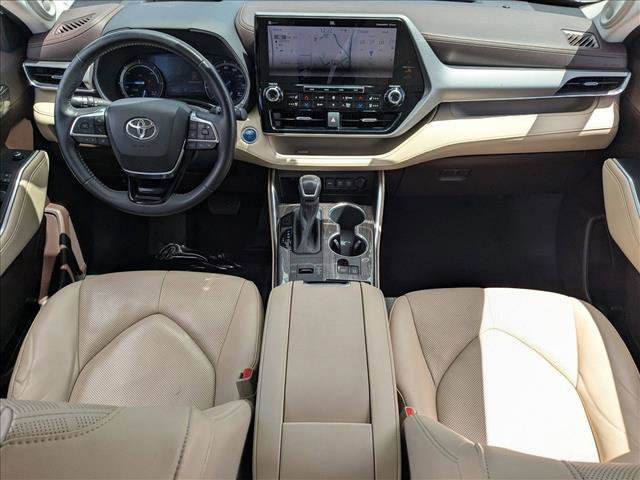 Used 2020 Toyota Highlander Platinum FWD image 16