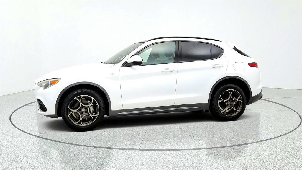 Used 2023 Alfa Romeo Stelvio Ti AWD/4WD image 8
