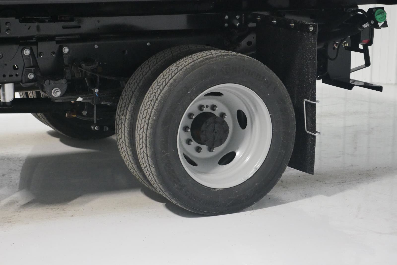 New 2026 Ford F550 4x4 Crew Cab image 18