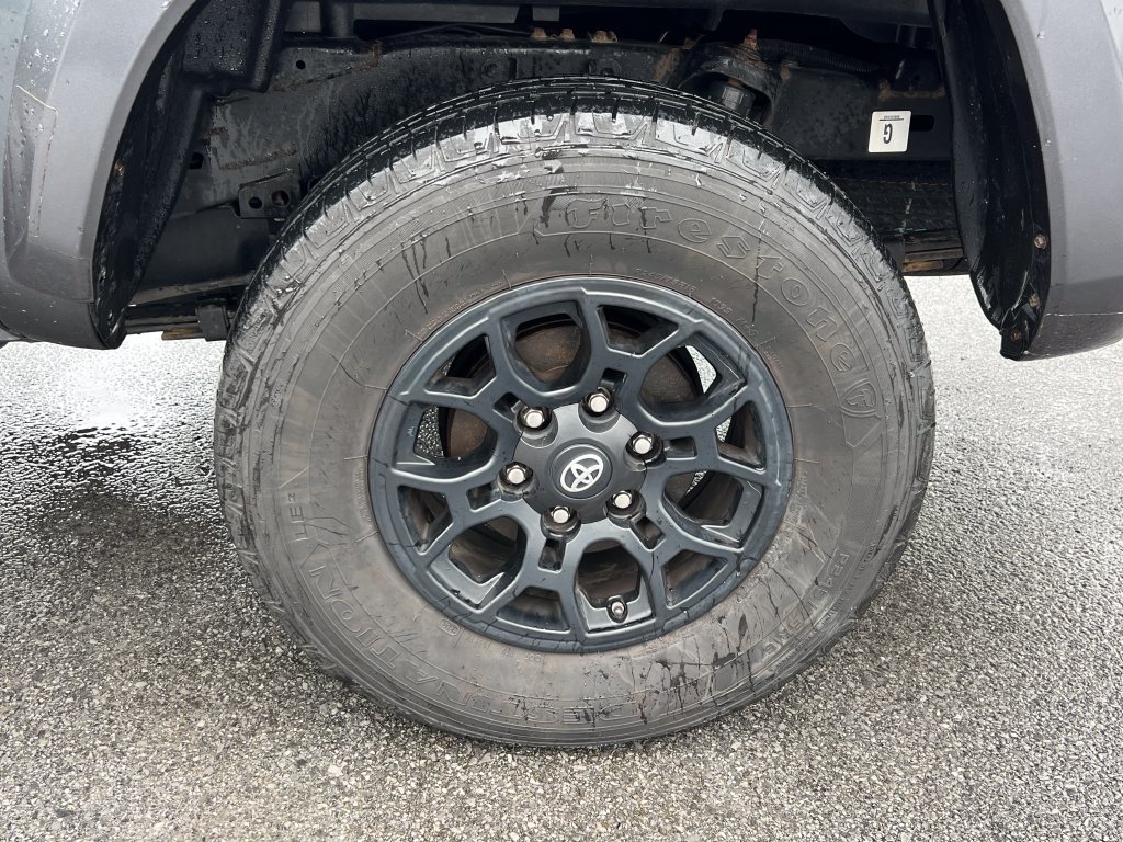 Used 2020 Toyota Tacoma SR5 AWD/4WD image 16