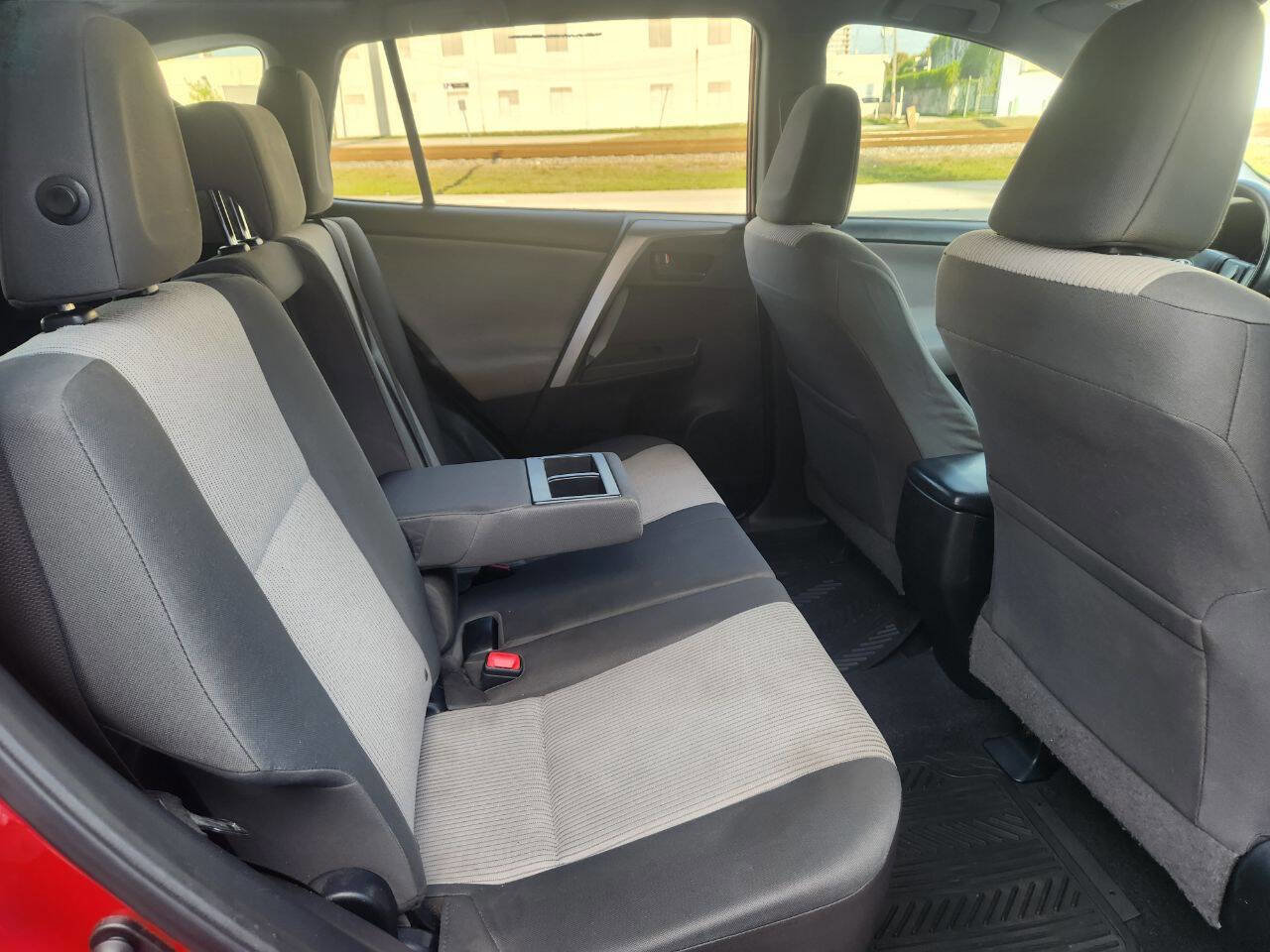 Used 2015 Toyota RAV4 LE FWD image 21