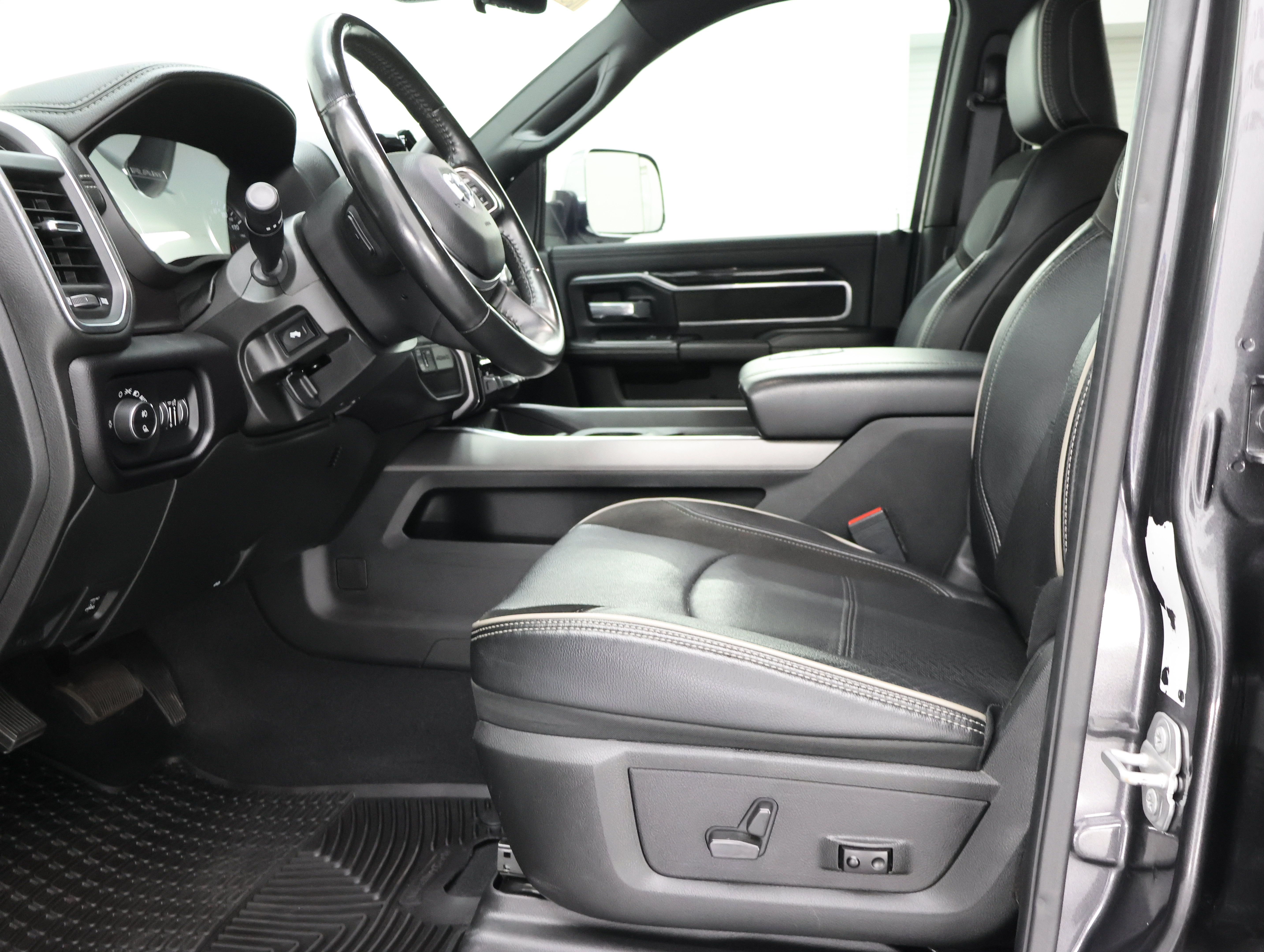 Used 2022 RAM 2500 Laramie AWD/4WD image 8