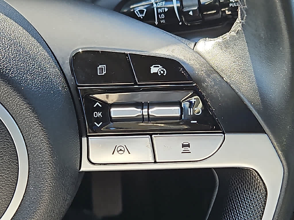 Used 2025 Hyundai Elantra Limited FWD image 22
