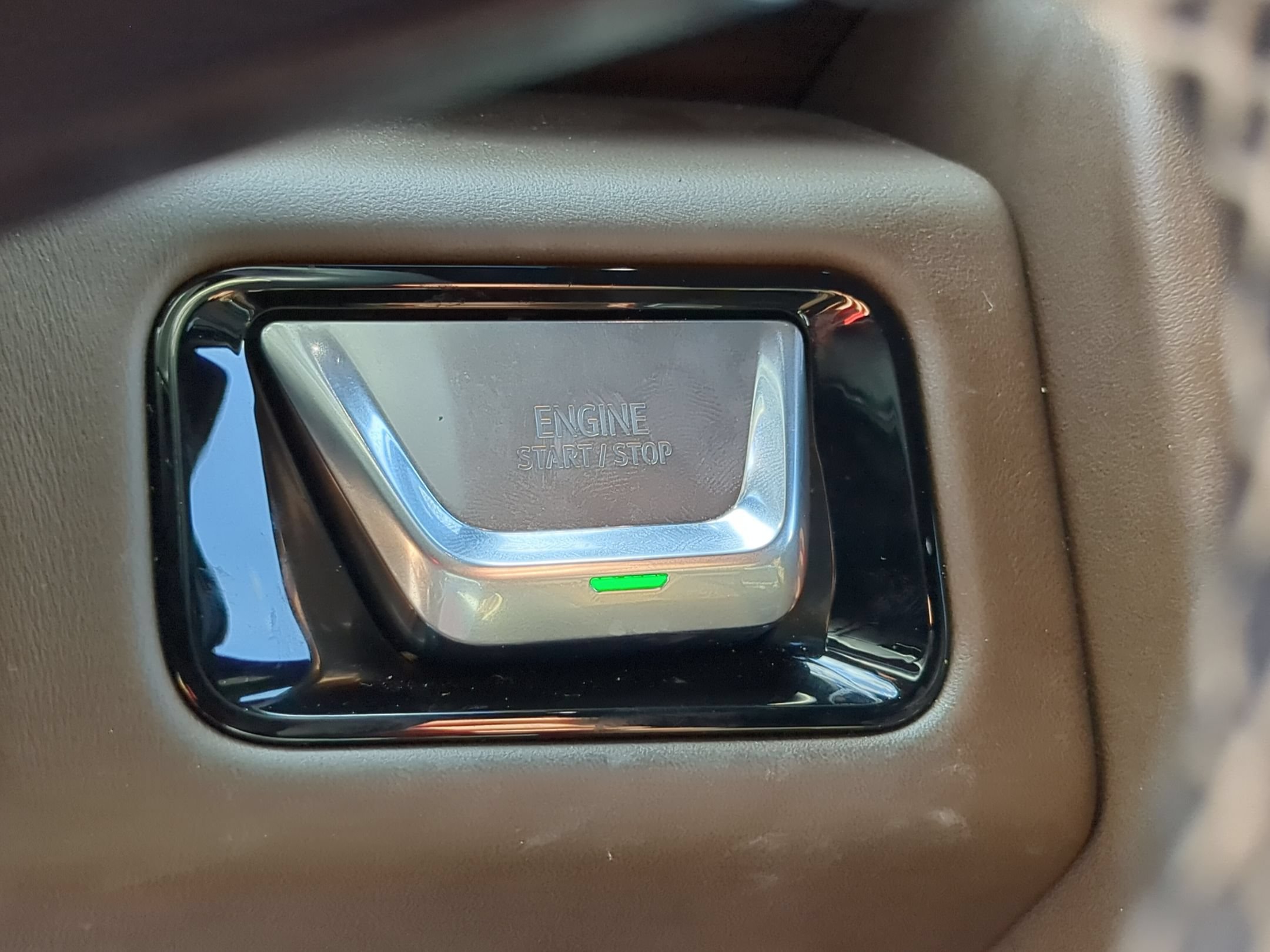 Certified 2025 GMC Yukon XL Denali Ultimate AWD/4WD image 16