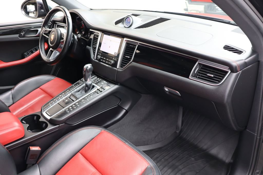 Used 2018 Porsche Macan Sport Edition w/ Driver Memory Package image 31