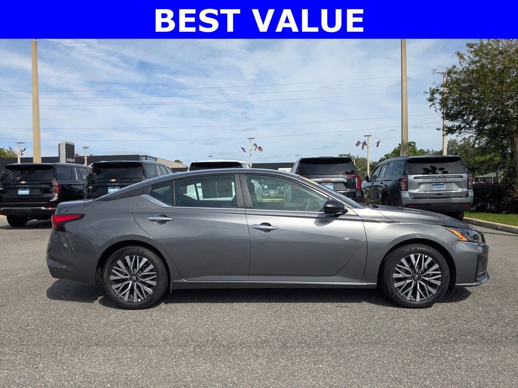 Used 2025 Nissan Altima 2.5 SV image 2