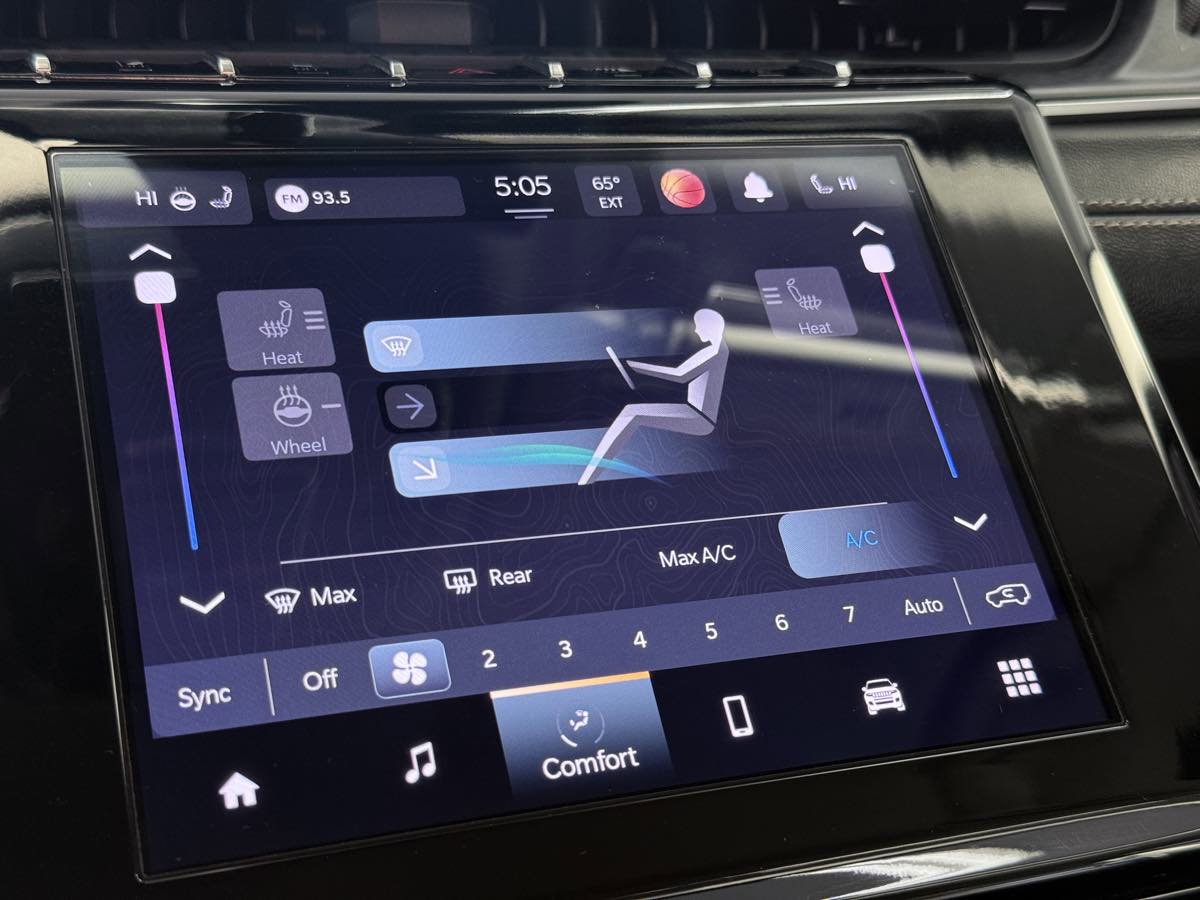 Used 2023 Jeep Grand Cherokee Laredo w/ Luxury Tech Group I image 61