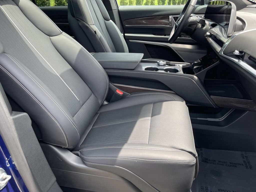 Used 2026 Cadillac Vistiq Sport w/ LPO, Floor Liner Package AWD/4WD image 23