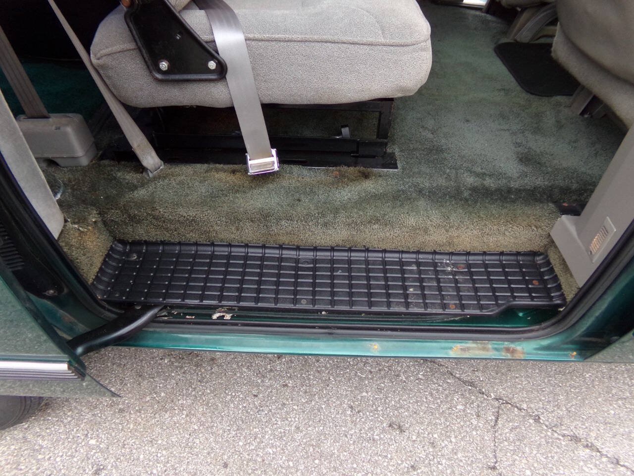 Used 1998 Chevrolet Astro w/ Convenience Group RWD image 33