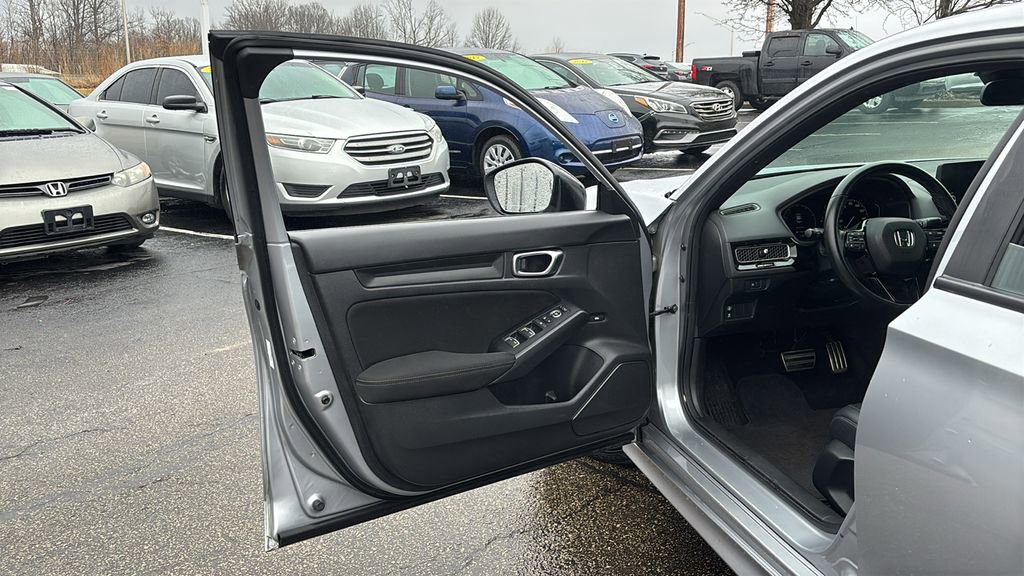 Used 2023 Honda Civic Sport image 11