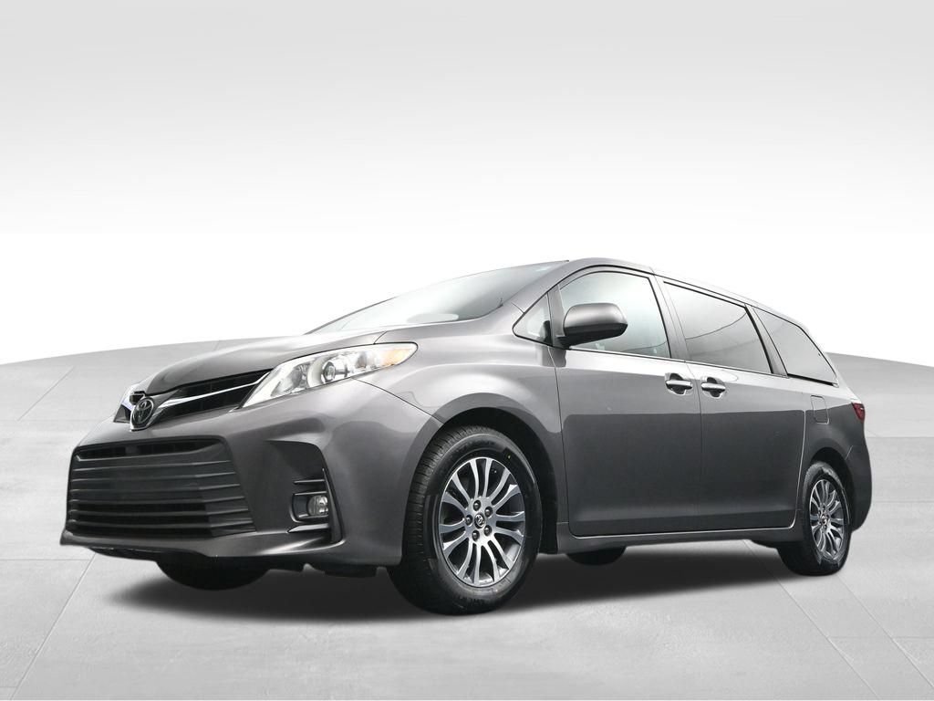 Used 2018 Toyota Sienna XLE w/ XLE Navigation Package FWD image 43
