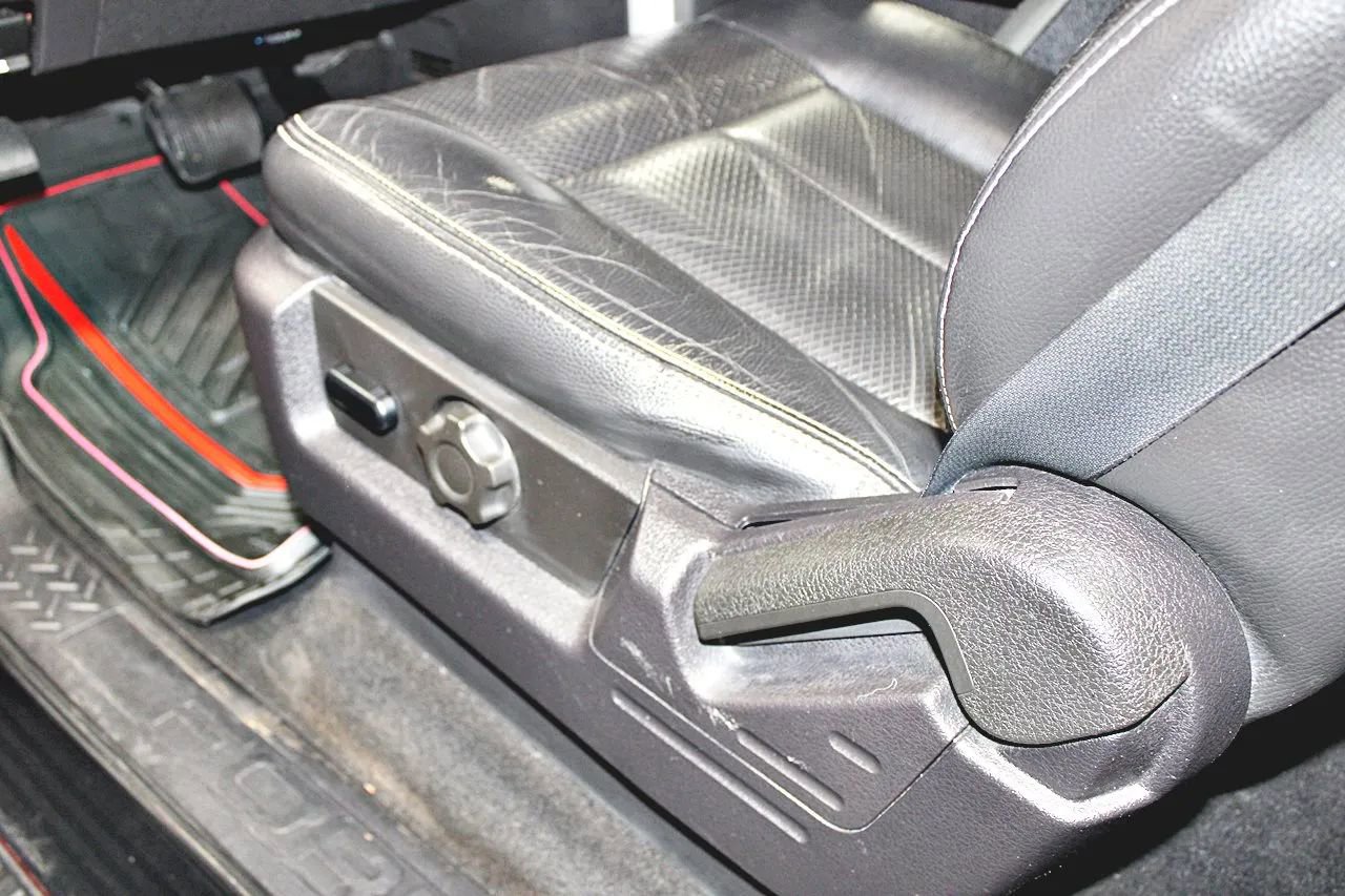 Used 2010 Ford F150 Lariat image 10