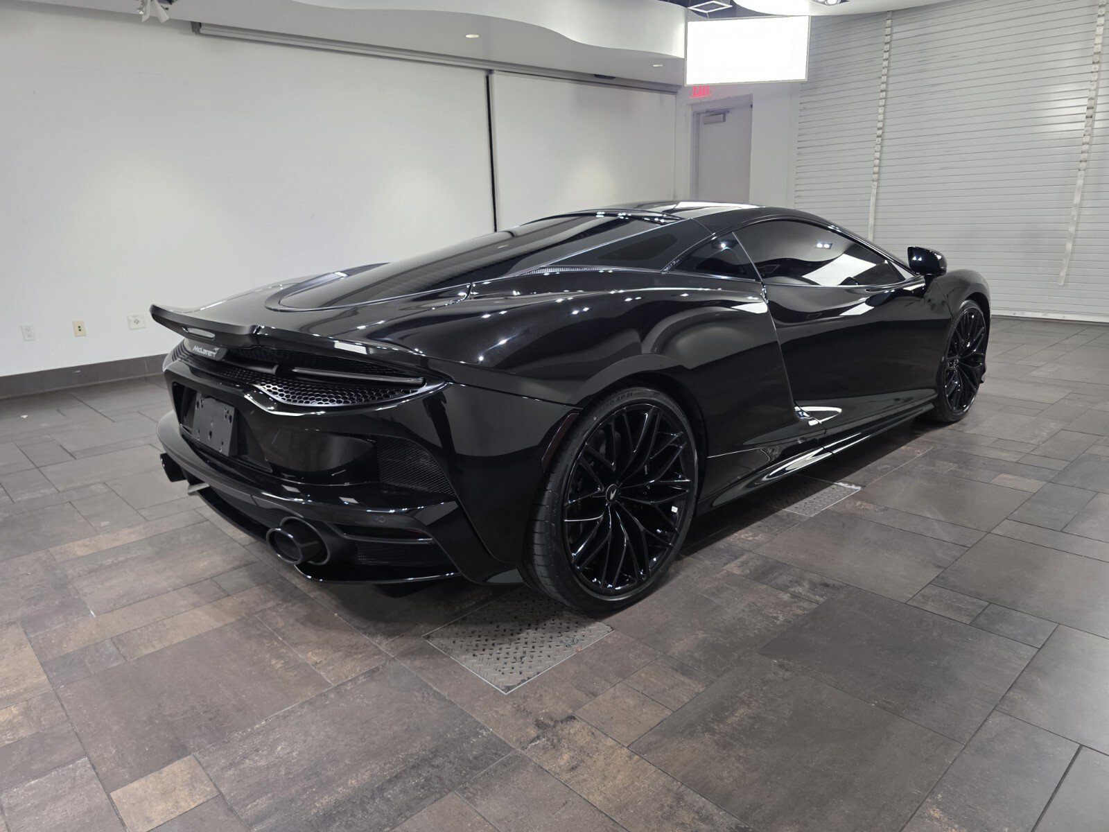 Used 2023 McLaren GT RWD image 24