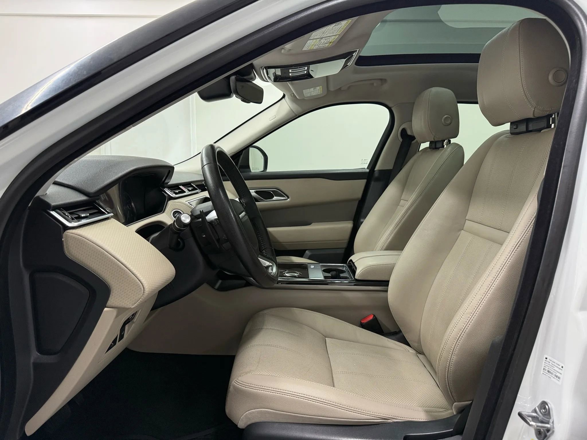 Used 2020 Land Rover Range Rover Velar S image 11