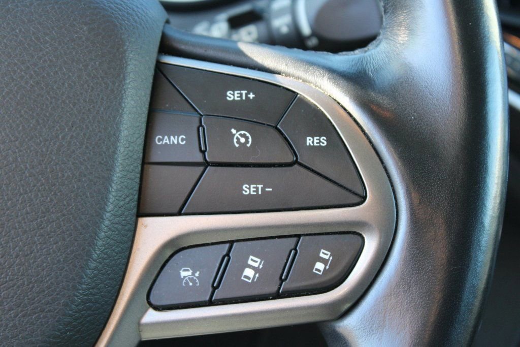 Used 2021 Jeep Cherokee Limited image 15