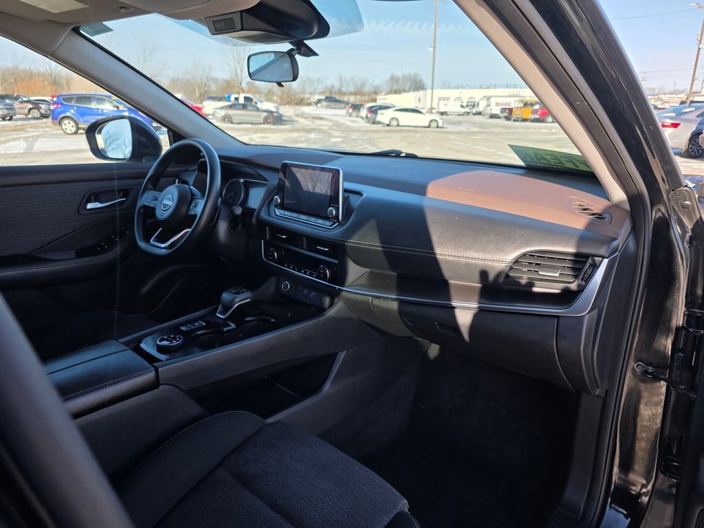 Used 2023 Nissan Rogue SV image 39
