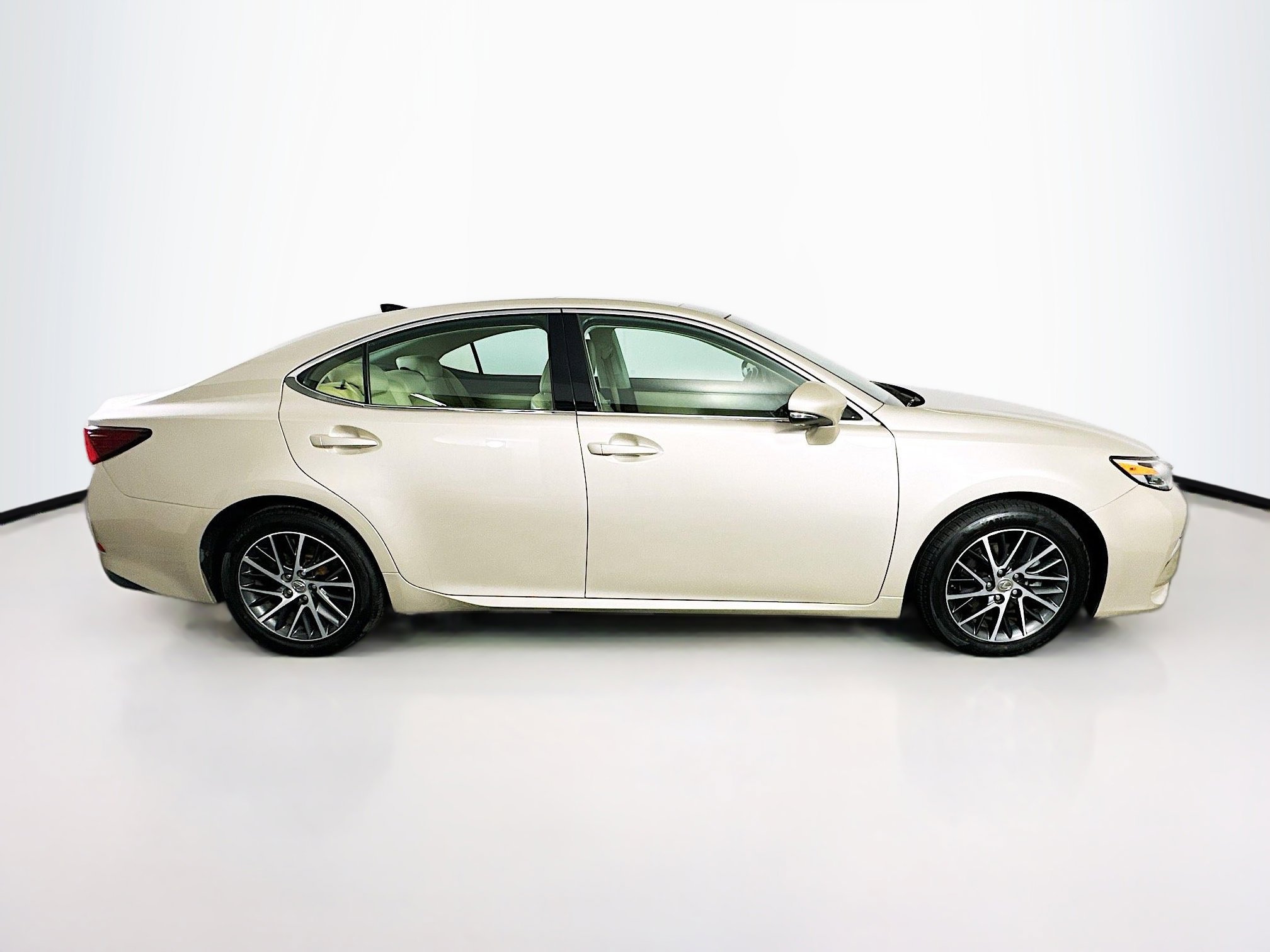 Used 2016 Lexus ES 350 w/ Navigation System Package image 10