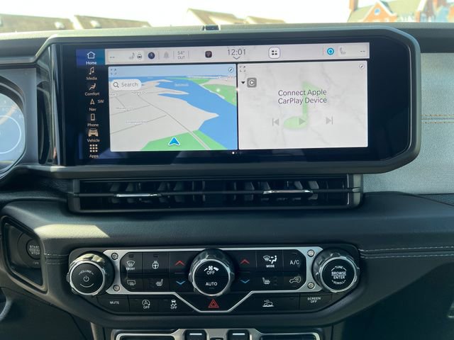 Used 2024 Jeep Wrangler Sahara w/ Technology Group AWD/4WD image 22