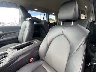 Used 2025 Toyota Grand Highlander FWD image 17