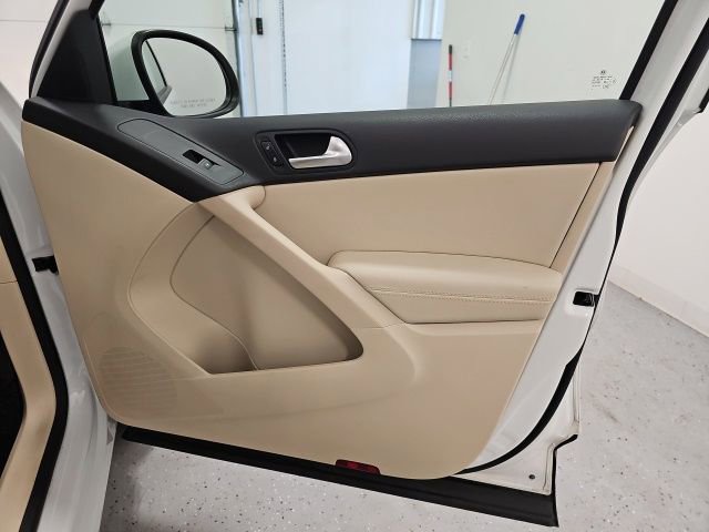 Used 2017 Volkswagen Tiguan S image 31