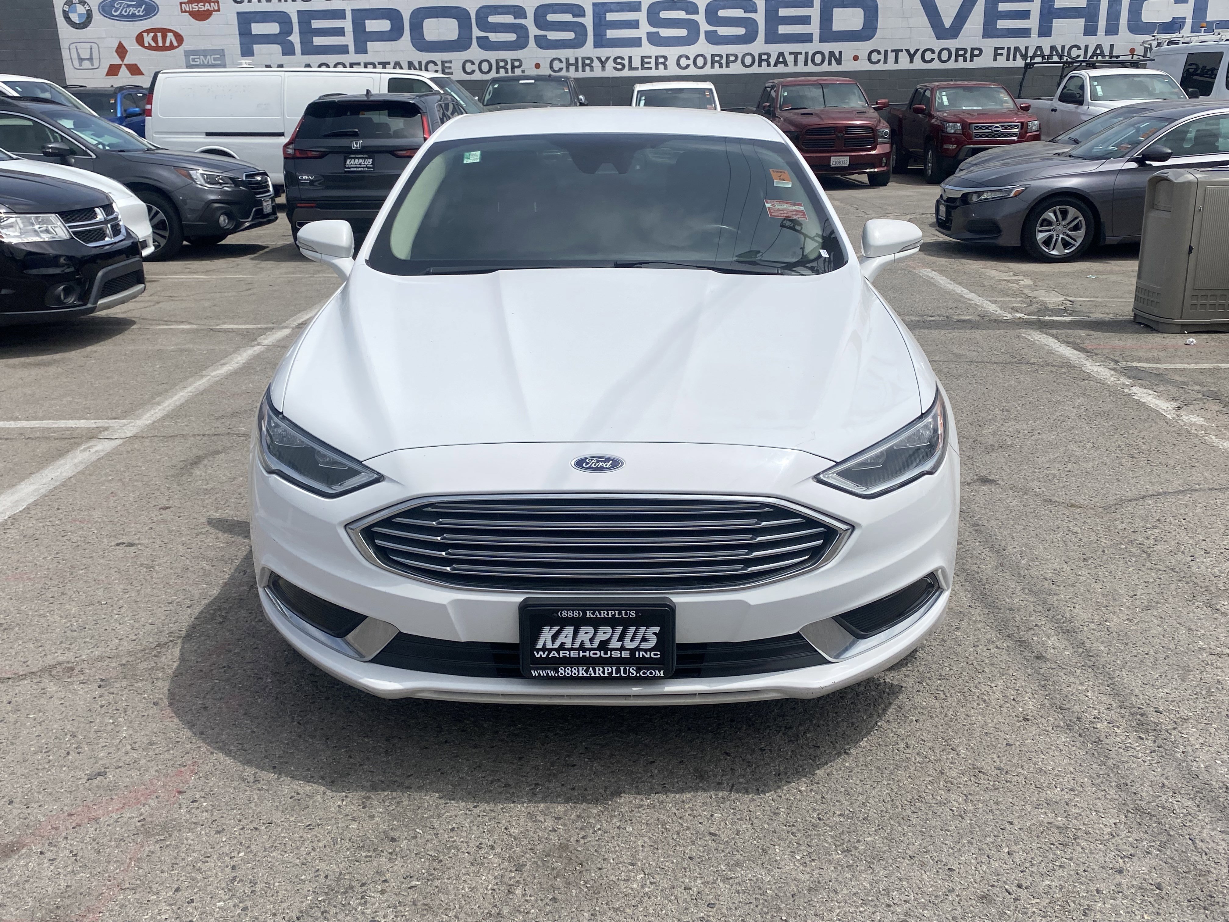 Used 2018 Ford Fusion SE w/ Equipment Group 602A FWD image 3
