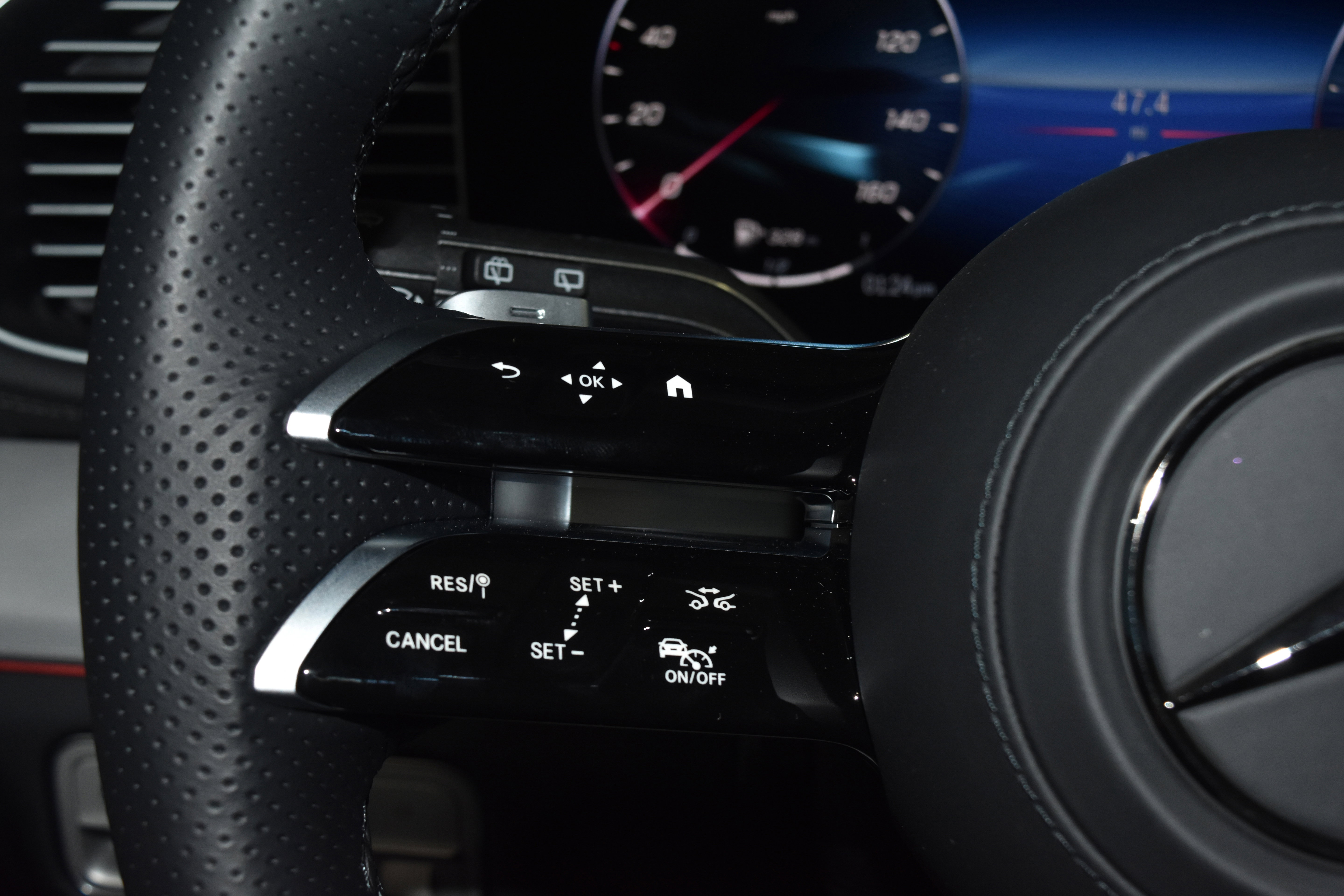 New 2026 Mercedes-Benz GLS 450 4MATIC image 8