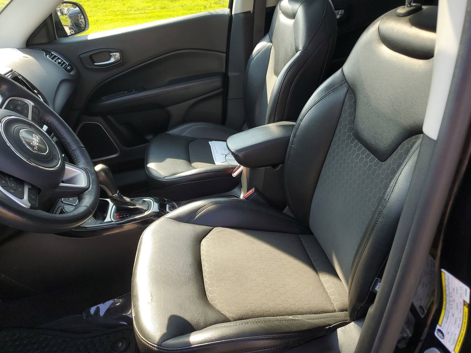 Used 2018 Jeep Compass Latitude AWD/4WD image 16