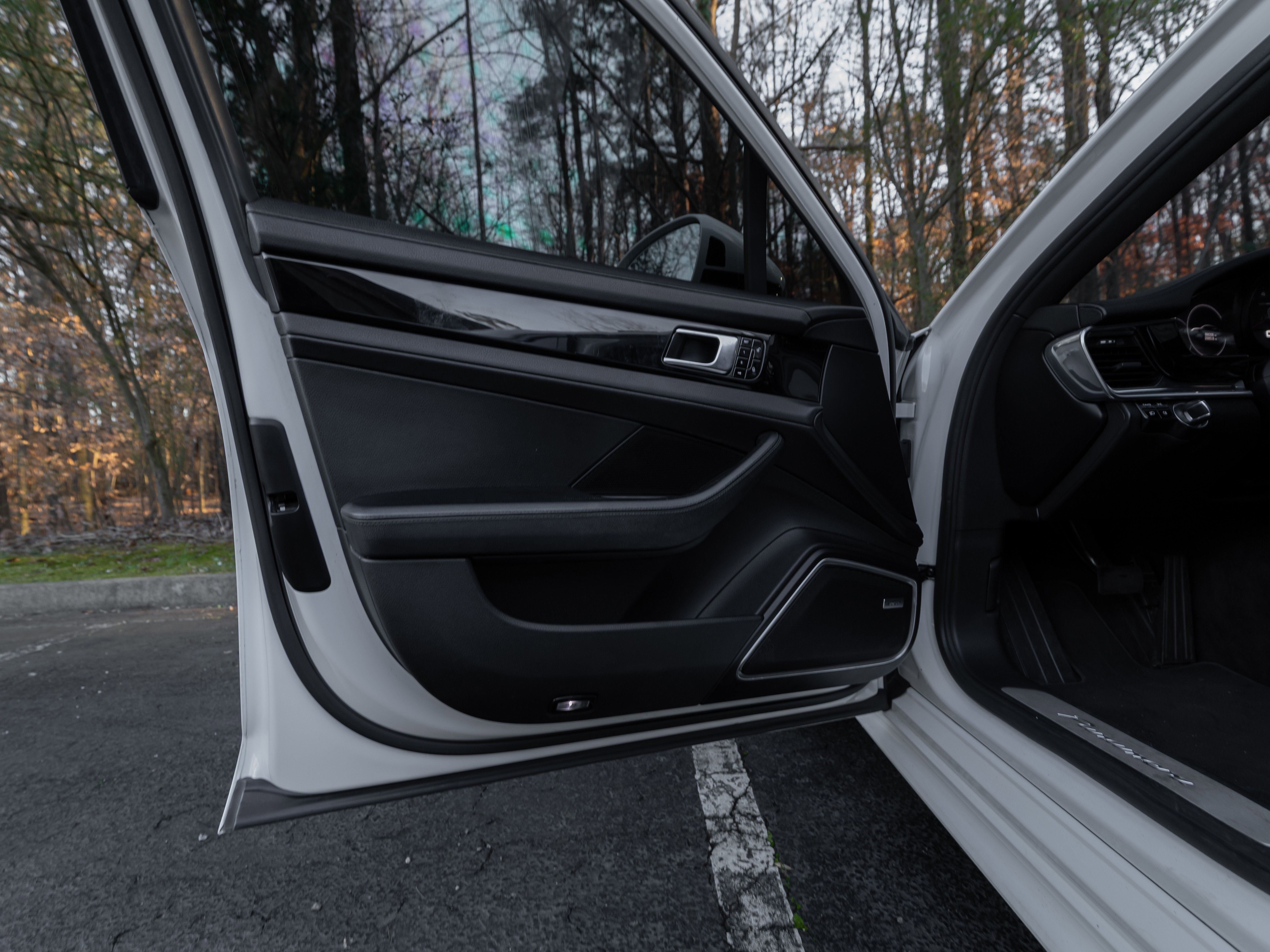 Used 2017 Porsche Panamera image 31