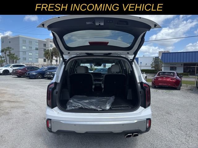 Used 2024 Kia Telluride EX w/ EX Captain's Chair Package image 7