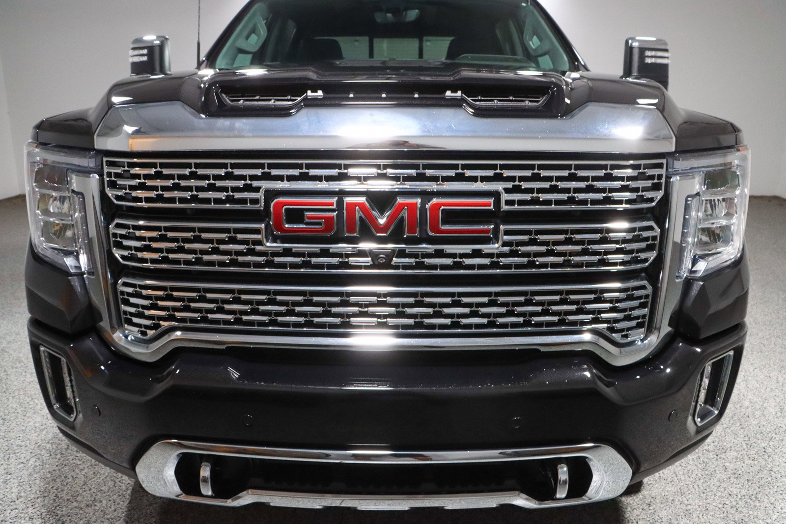 Used 2022 GMC Sierra 2500 Denali w/ Denali Black Diamond Edition AWD/4WD image 4