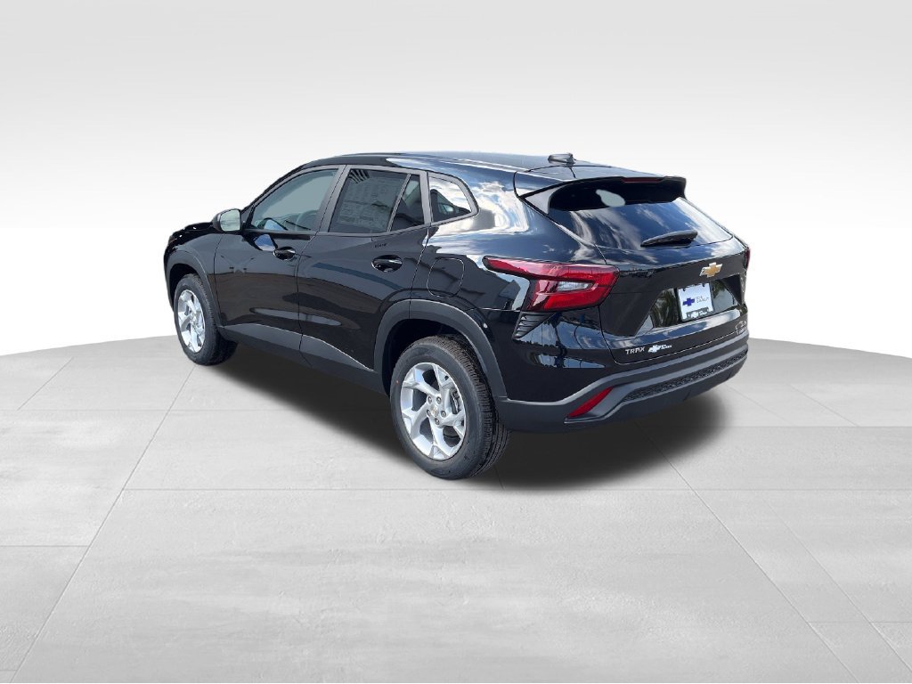 New 2026 Chevrolet Trax LS w/ LS Convenience Package FWD image 3