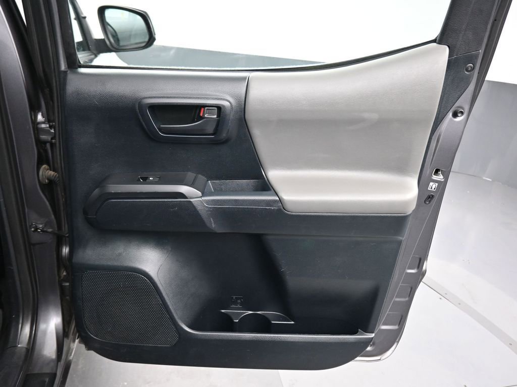 Used 2016 Toyota Tacoma SR w/ SR Convenience Package image 31