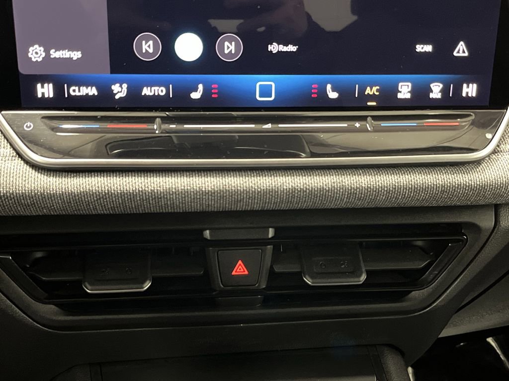 Used 2025 Volkswagen Tiguan S image 18