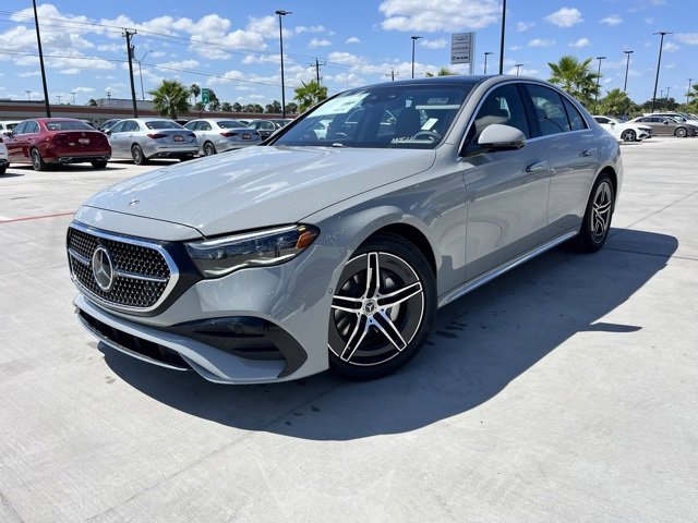 New 2026 Mercedes-Benz E 350 4MATIC Sedan image 3