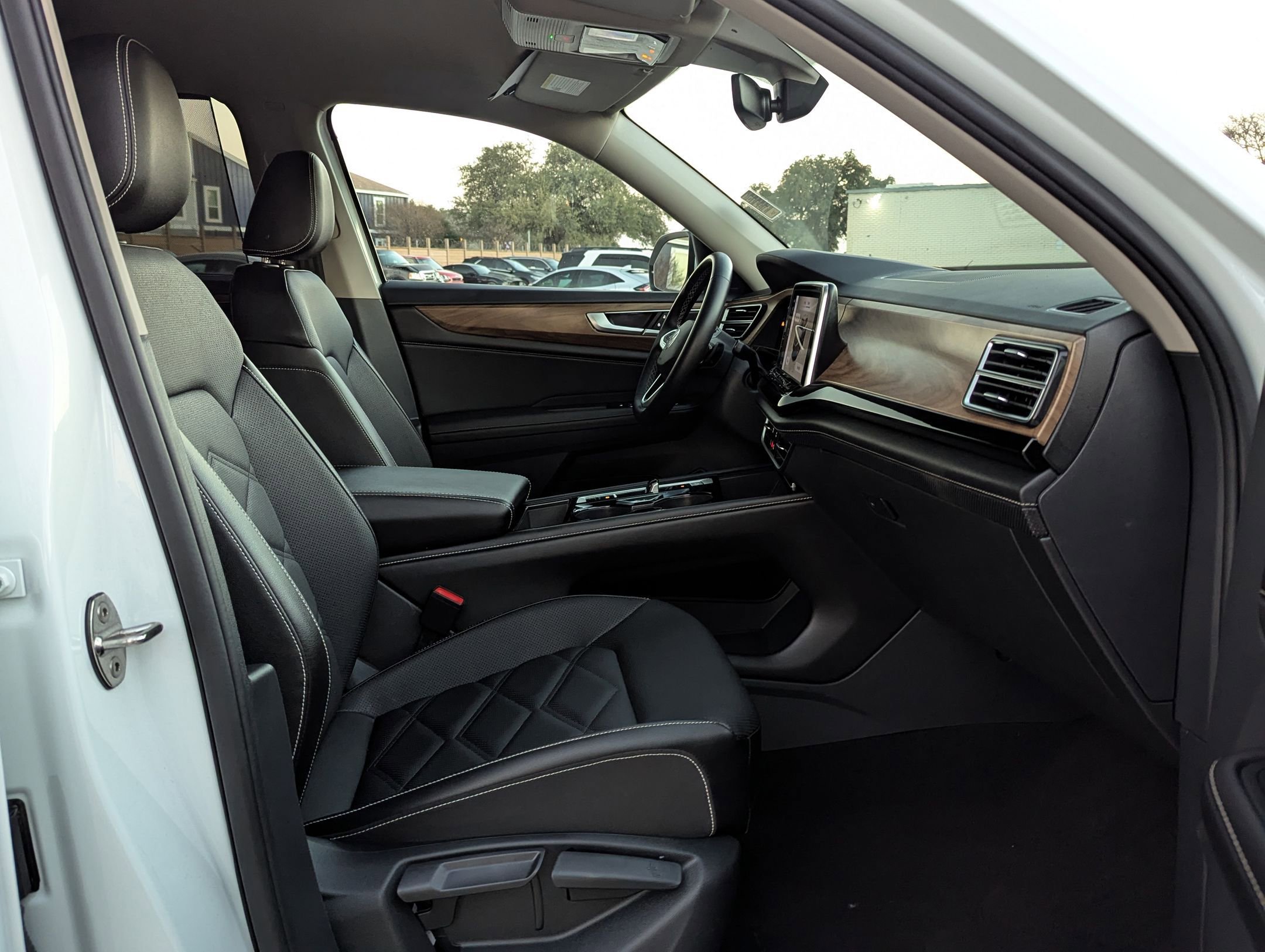 Used 2025 Volkswagen Atlas SE image 26