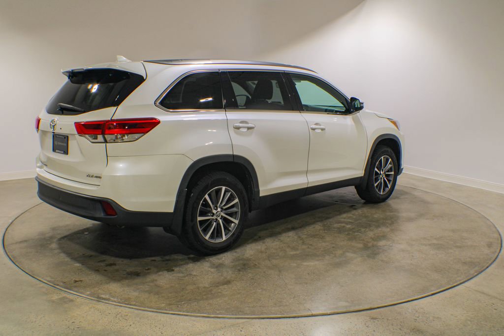 Used 2019 Toyota Highlander XLE AWD/4WD image 5
