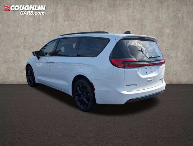 Used 2023 Chrysler Pacifica Limited w/ Uconnect Theater Family Group AWD/4WD image 5
