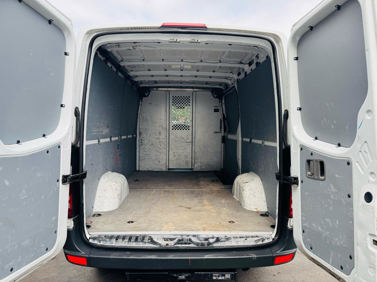 Used 2017 Mercedes-Benz Sprinter 2500 image 18