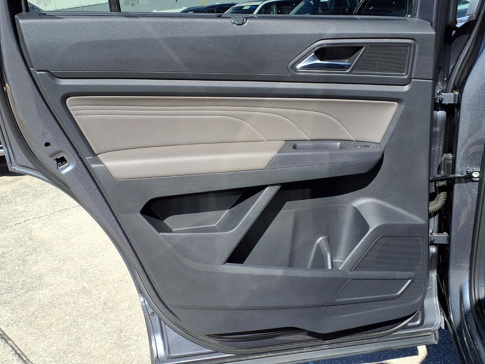 Used 2021 Volkswagen Atlas SEL R-Line image 20