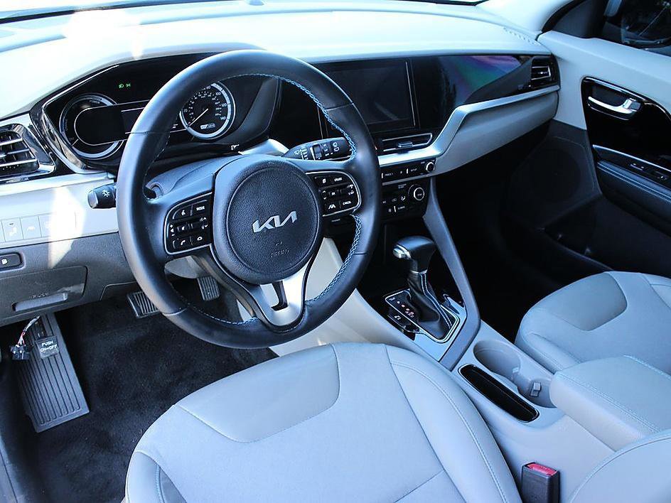 Used 2022 Kia Niro LXS image 12