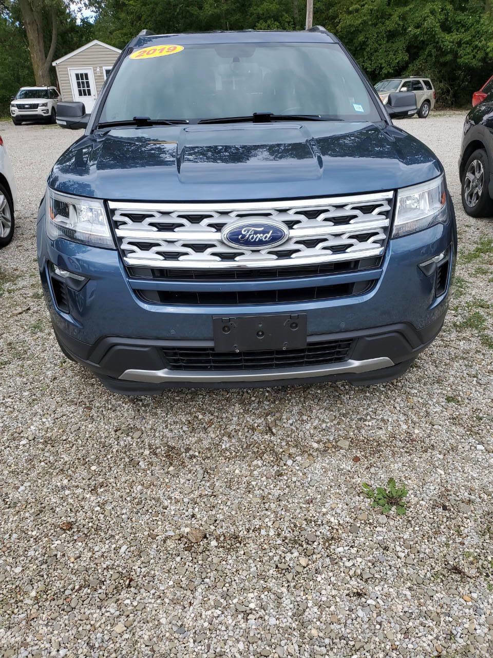 Used 2019 Ford Explorer XLT w/ Equipment Group 202A image 2