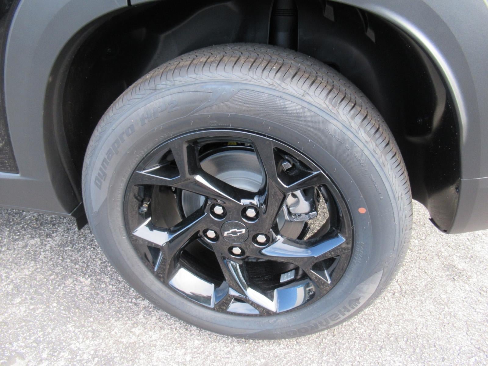 New 2026 Chevrolet Trax LT w/ Midnight Edition FWD image 8
