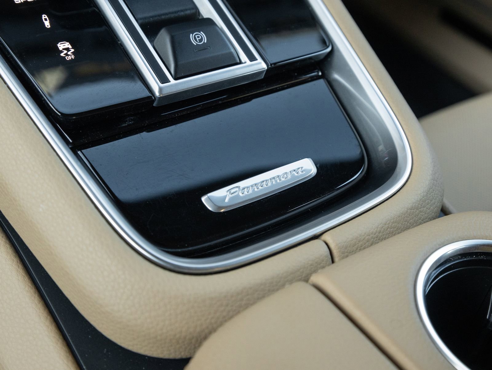 Certified 2023 Porsche Panamera 4 Platinum Edition image 28