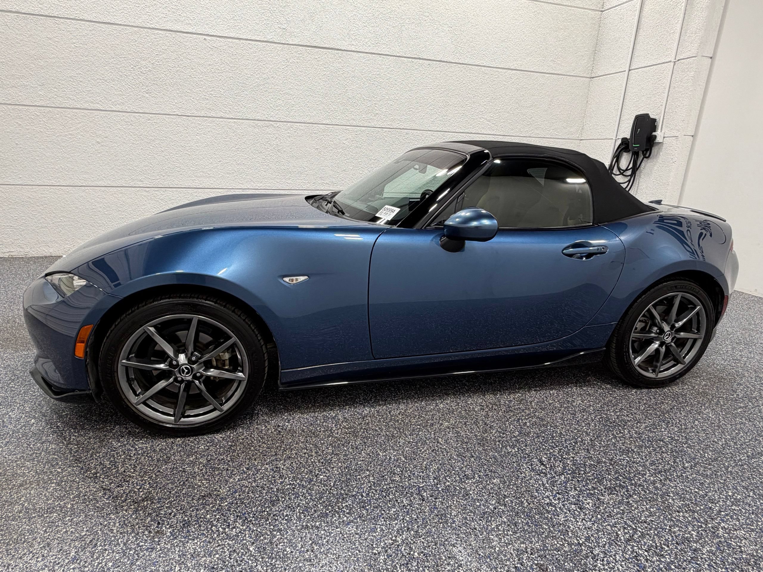 Used 2020 MAZDA MX-5 Miata Grand Touring w/ Appearance Package RWD image 2