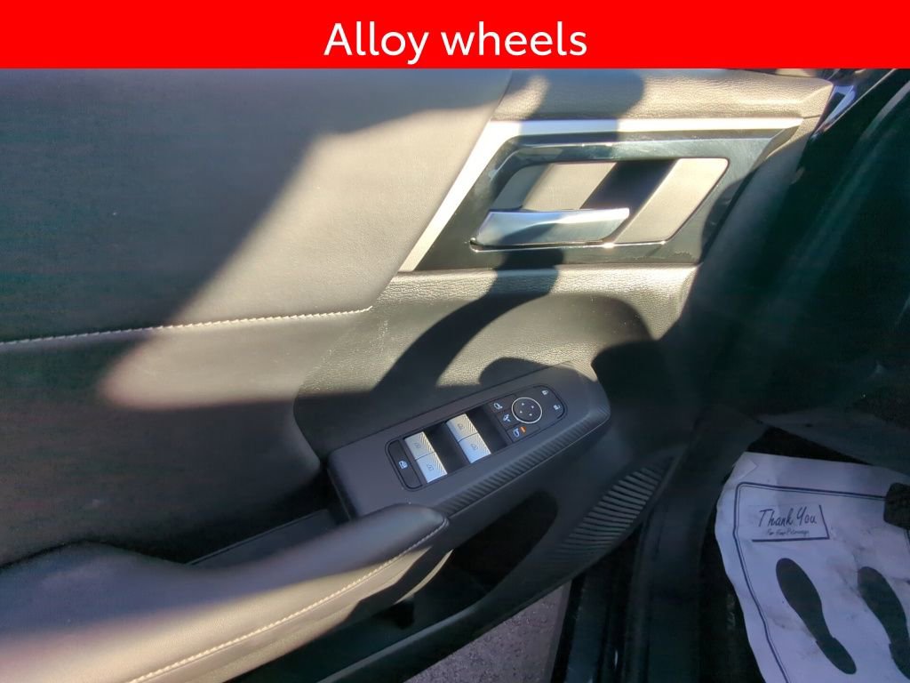 Used 2024 Mitsubishi Outlander SE image 8