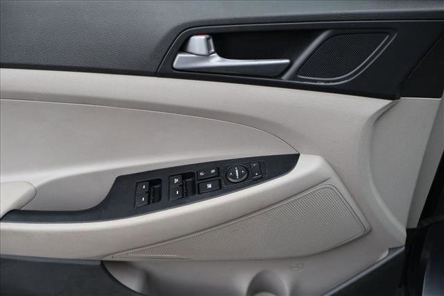 Used 2016 Hyundai Tucson Sport image 11